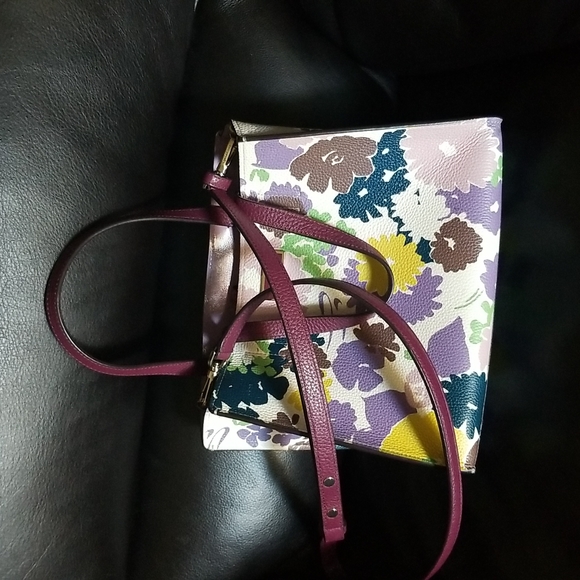 Kate Spade Bags with matching Pouch - Picture 2 of 4